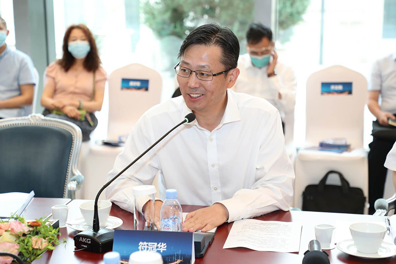 “老交通”智庫執(zhí)行副主任、蘇交科集團董事長符冠華主持沙龍.jpg